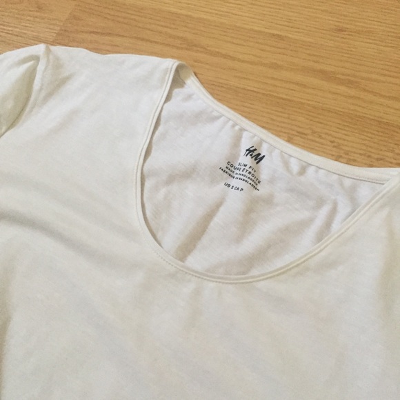 Low-Cut T-Shirt